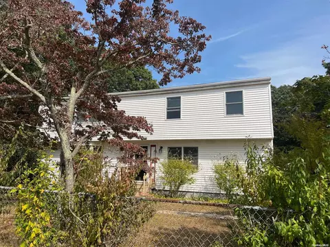 151 Brookfield Ave, Center Moriches, NY 11934