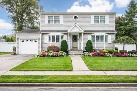 144 N Suffolk Ave, Massapequa, NY 11758