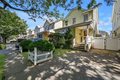88-21 240th St, New York, NY 11426