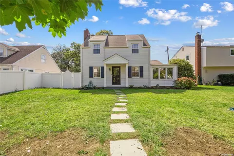 997 Centennial Ave, Baldwin, NY 11510