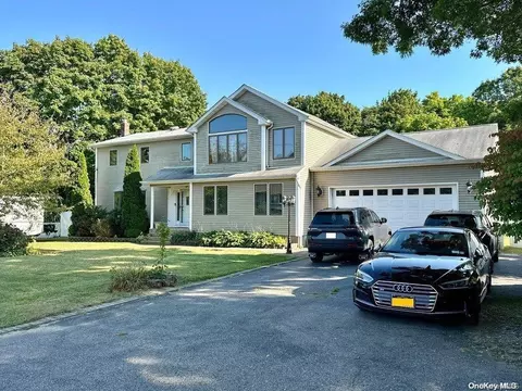 70 Beatrice Dr, Shirley, NY 11967