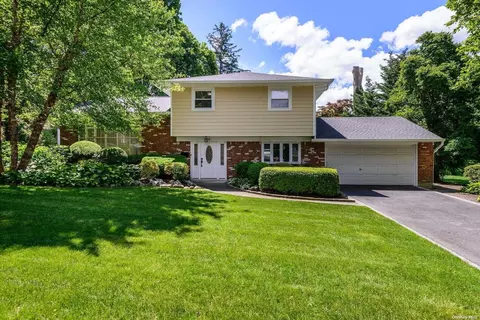 24 Biscayne Dr, Huntington, NY 11743