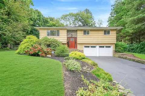 18 Horizon Dr, Huntington, NY 11743