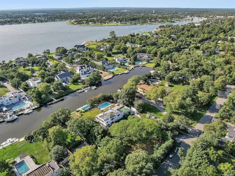 88 E Bayberry Rd, Islip, NY 11751