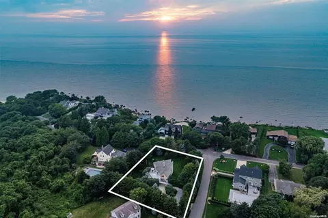 2515 Sound Dr, Greenport, NY 11944