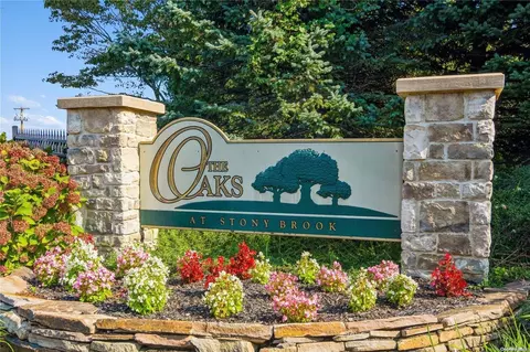 20 Oak Run #20, Stony Brook, NY 11790