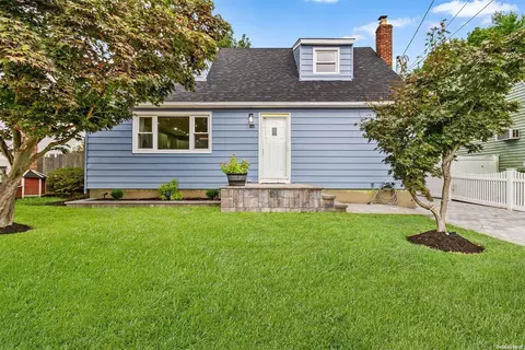 26 Cherry St, East Northport, NY 11731