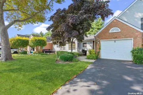 87 Standish Dr #87, Mount Sinai, NY 11766