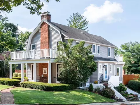 220 Thompson Shore Rd, North Hempstead, NY 11030