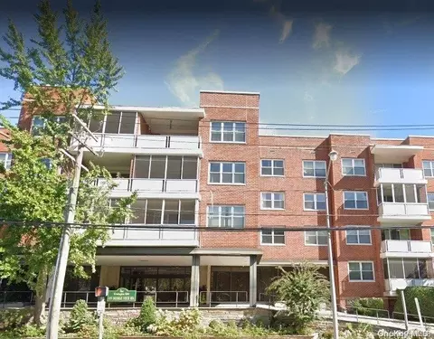 1 Kensington Gate #PH 25, North Hempstead, NY 11021