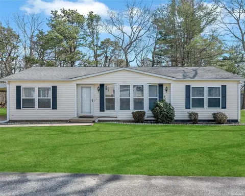 1407-122 Middle Rd #122, Calverton, NY 11933