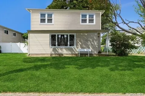 704 Bellmore Rd, North Bellmore, NY 11710