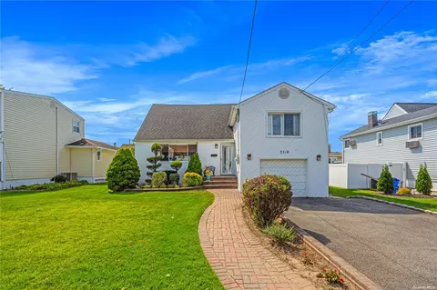 3518 Bayfield Blvd, Oceanside, NY 11572