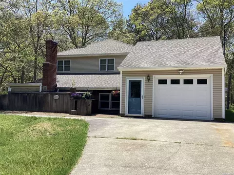 207 Brookhaven Ave, Riverhead, NY 11901