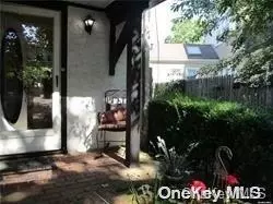 1550 Moffitt Ave, Hewlett, NY 11557