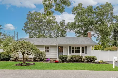 17 Foxcroft St, Mastic, NY 11950