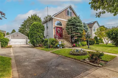 399 Gates Ave, East Meadow, NY 11554
