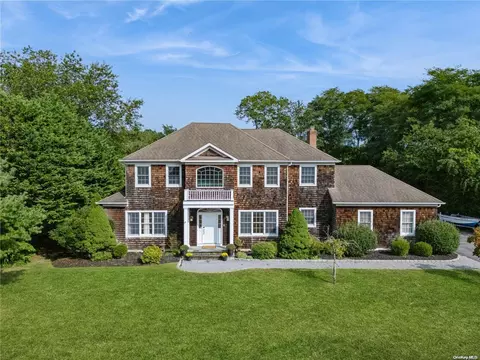 330 Shore Ln, Peconic, NY 11958