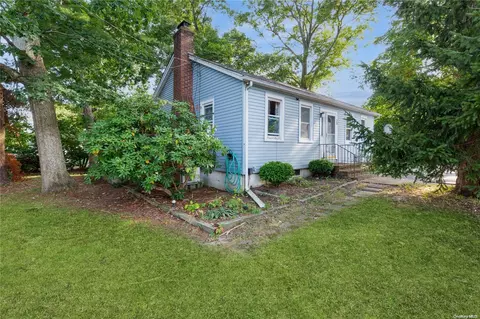79 Rose Dr, Ronkonkoma, NY 11779