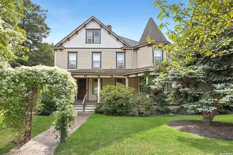 151 Bay Ave, Greenport, NY 11944