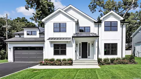 2 Locust Ave, Glen Head, NY 11545