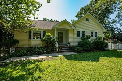 4 Night Heron Dr, Stony Brook, NY 11790