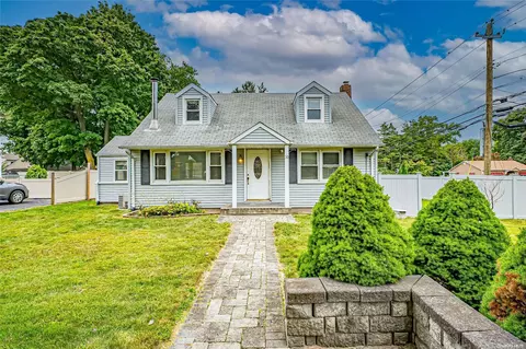 30 Cayuga Ave, East Northport, NY 11731
