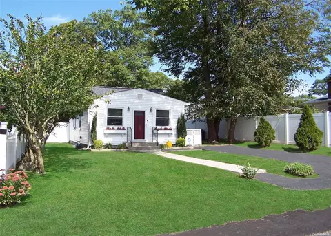 1 Ferndale Ave, Selden, NY 11784