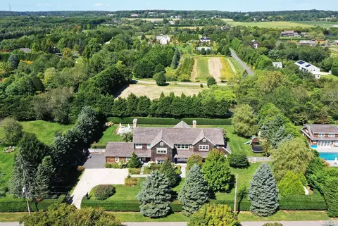 36 Chase Ct, Bridgehampton, NY 11932 photo 1