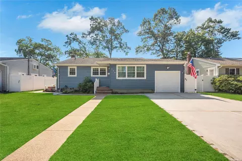 774 Frankford Rd, West Babylon, NY 11704