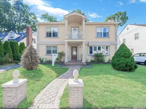 880 Barth Dr, Baldwin, NY 11510
