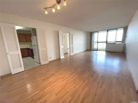 2 Bay Club Dr #6Z2, Bayside, NY 11360