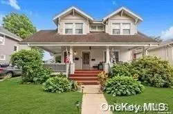 88 Vincent Pl, Lynbrook, NY 11563