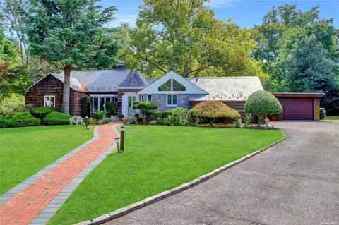 162 Woodbine Rd, North Hempstead, NY 11577