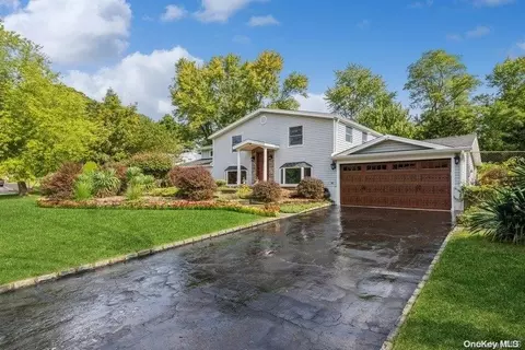 33 Ivy League Ln, Stony Brook, NY 11790