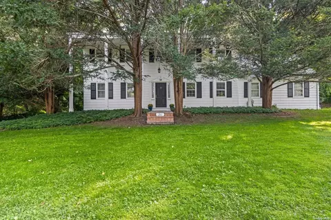 26 Old Field Rd, Setauket, NY 11733