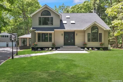 217 Dix Hills Rd, Huntington Station, NY 11746