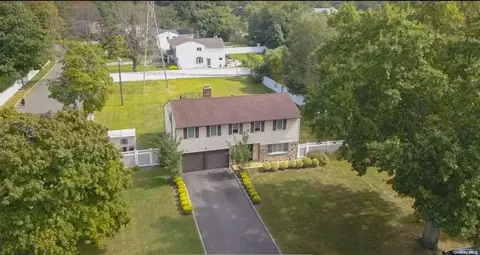 12 Shari Ln, East Northport, NY 11731