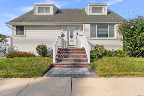 1388 Jefferson St, Floral Park, NY 11001