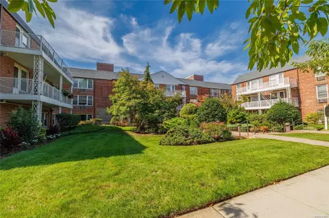 120 Morris Ave #A15, Rockville Centre, NY 11570