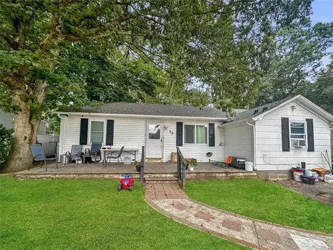 69 Philip St, Riverhead, NY 11901