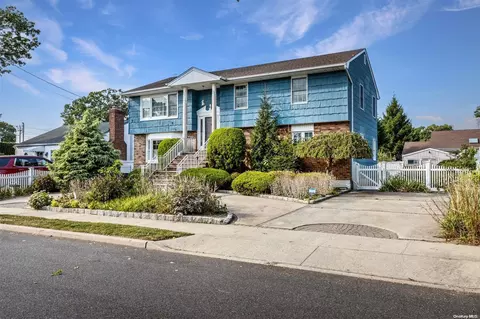 2463 Oak St, Bellmore, NY 11710