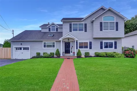 10 Duck Ln, West Islip, NY 11795