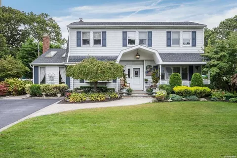 1089 Namdac Ave, Bay Shore, NY 11706