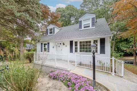 43 Valley Dr, Sound Beach, NY 11789