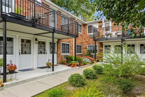 1233 Melville Rd #7, Farmingdale, NY 11735