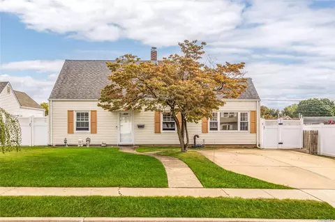 73 Forge Ln, Levittown, NY 11756