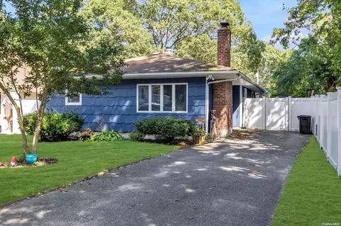 35 Dressel Dr, Mastic, NY 11950
