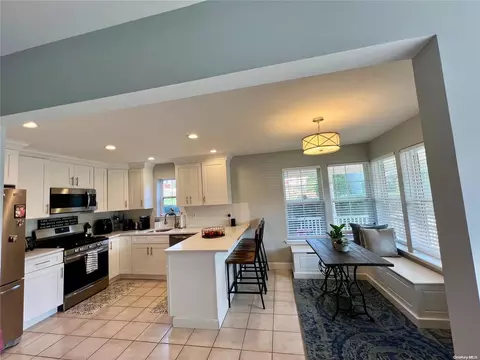 17 Summerfield Cir #17, Central Islip, NY 11722
