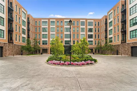 100 Garvies Point Rd #1046, Glen Cove, NY 11542
